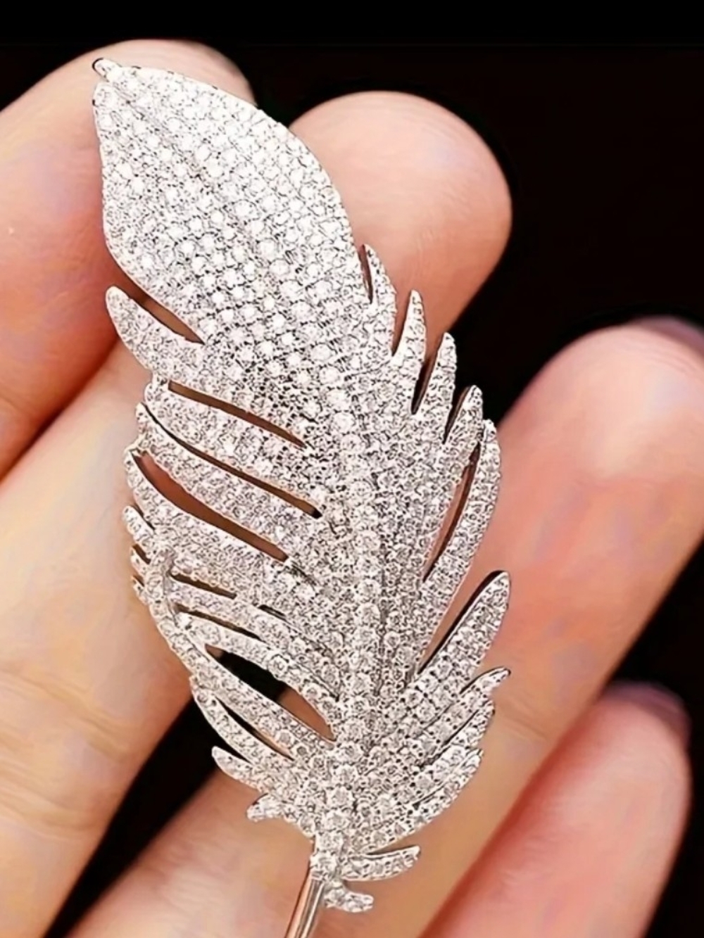 New Sparkling Silver-tone Feather Brooch - Elegant Women's Jewelry